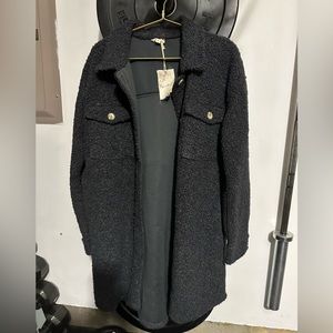 BNWT hem and thread sherpa shacket size large